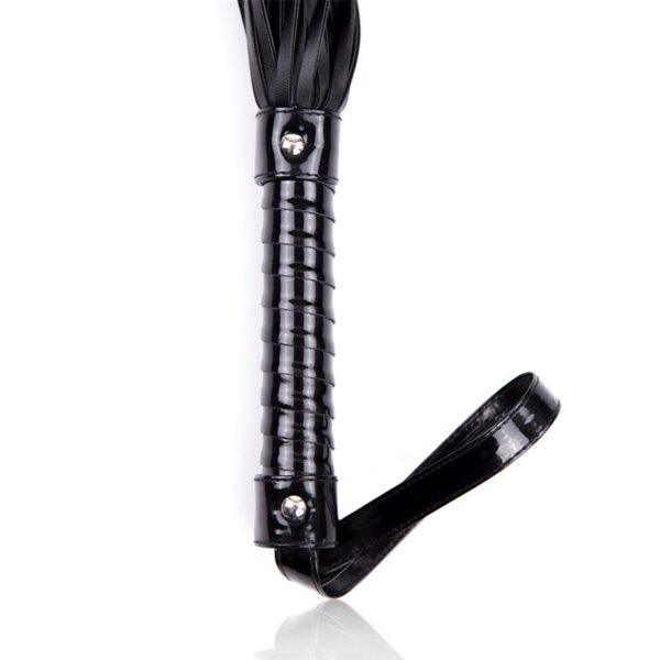 Flogger con Mango Brillante 44 cm Negro-LATETOBED BDSM LINE (LoveCherry) EAN: 8436583794432 - Imagen 6