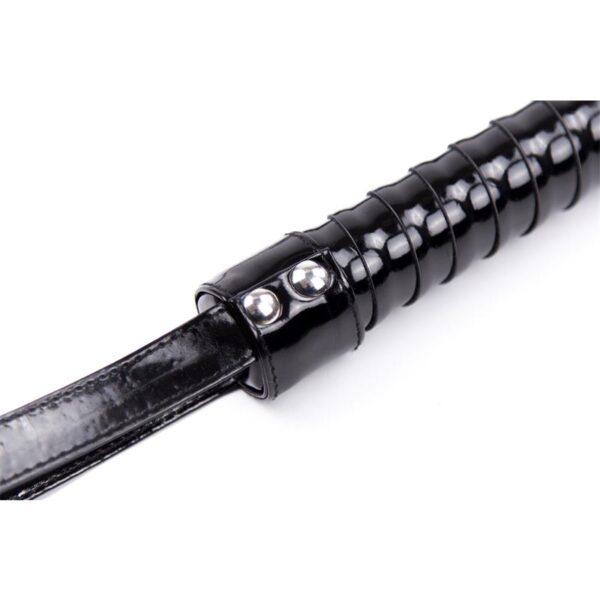 Flogger con Mango Brillante 44 cm Negro-LATETOBED BDSM LINE (LoveCherry) EAN: 8436583794432 - Imagen 7