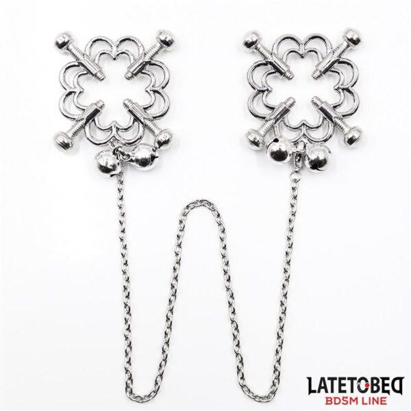 Pinzas de Metal para Pezones Cadena y Cascabeles-LATETOBED BDSM LINE (LoveCherry) EAN: 8436615001057