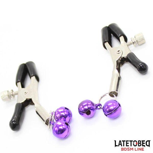 Pinzas para Pezones con Cascabeles Púrpura-LATETOBED BDSM LINE (LoveCherry) EAN: 8436615001040 - Imagen 2