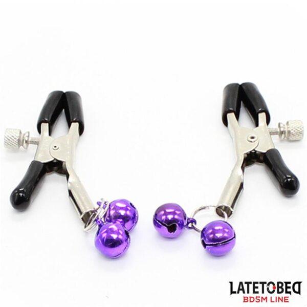 Pinzas para Pezones con Cascabeles Púrpura-LATETOBED BDSM LINE (LoveCherry) EAN: 8436615001040