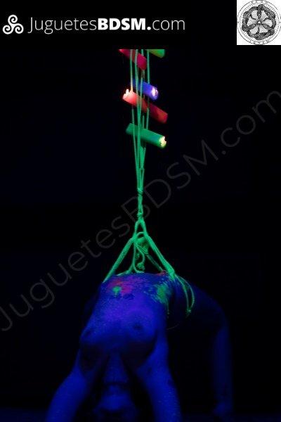 Vela neón para shibari - Amarillo neón. Parafina. 2,6 x 20 x 4,6 cm.-REGO IGNEM (Rego Ignem) - Imagen 3