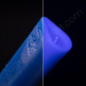 Vela neón para shibari - Azul neón. Parafina. 2,6 x 20 x 4,6 cm.-REGO IGNEM (Rego Ignem)